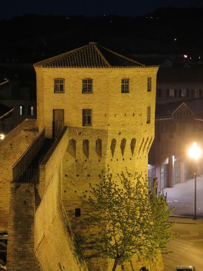 Il Torrione Panzió Iesi Kültér fotó