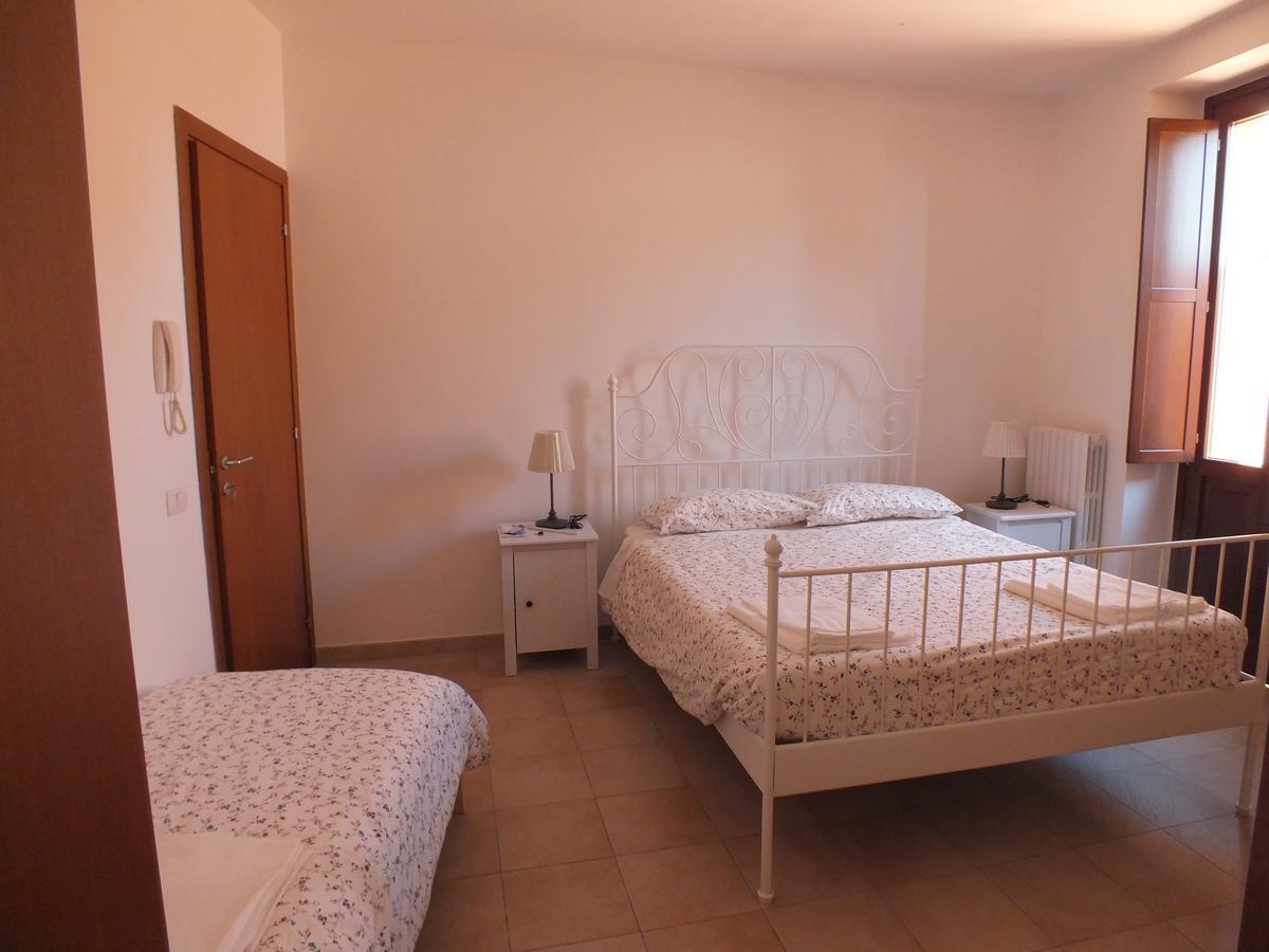 Il Torrione Panzió Iesi Kültér fotó
