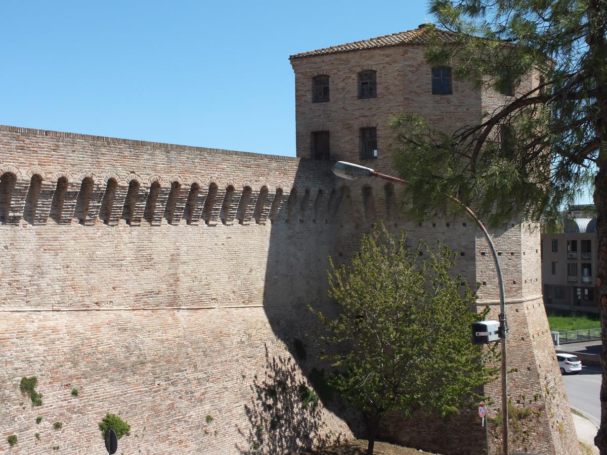 Il Torrione Panzió Iesi Kültér fotó